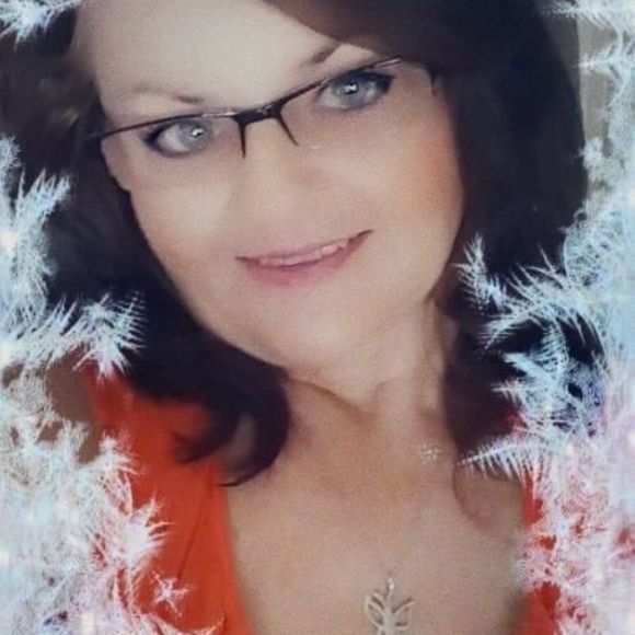 Profile Picture of Beth Hopper (@freebutterfly46) on Poshmark