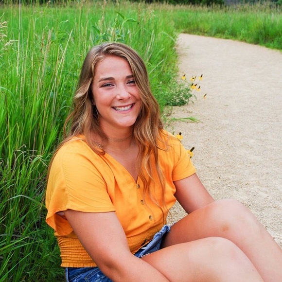 Profile Picture of Cheyanne Masterson (@cheyanne_m11) on Poshmark