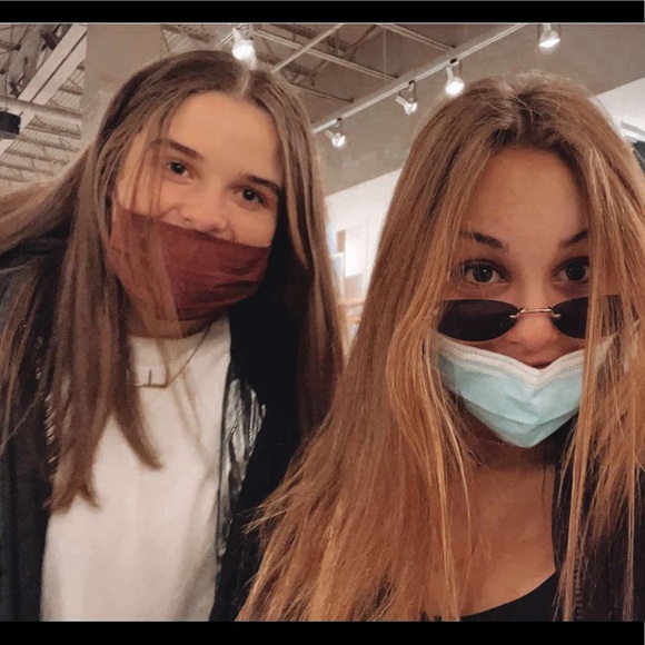 Izzy Herrlinger - Poshmark Profile Picture of Izzy Herrlinger (@izzy_bizzy226) on Poshmark