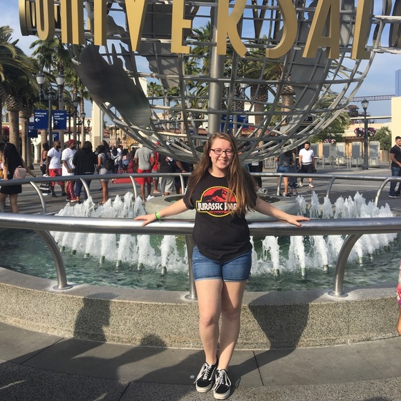 Profile Picture of Angeline Tidwell (@angelinemae) on Poshmark