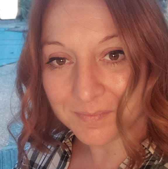 Profile Picture of Stephanie Carl (@caseyc0509) on Poshmark