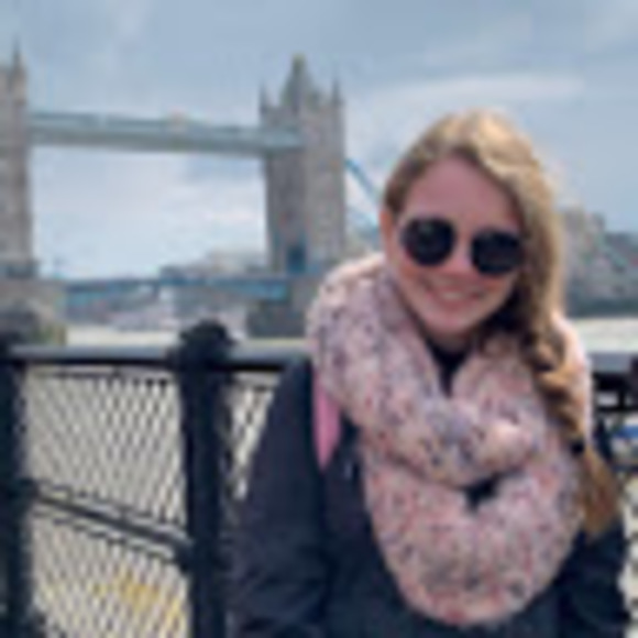Profile Picture of Caitlin Heelen (@caitlinheelen) on Poshmark