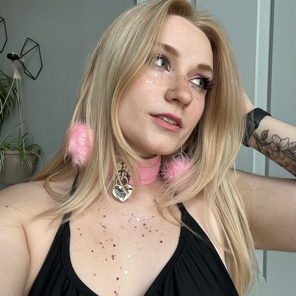 Profile Picture of Shannon Grajek (@sgrajek) on Poshmark
