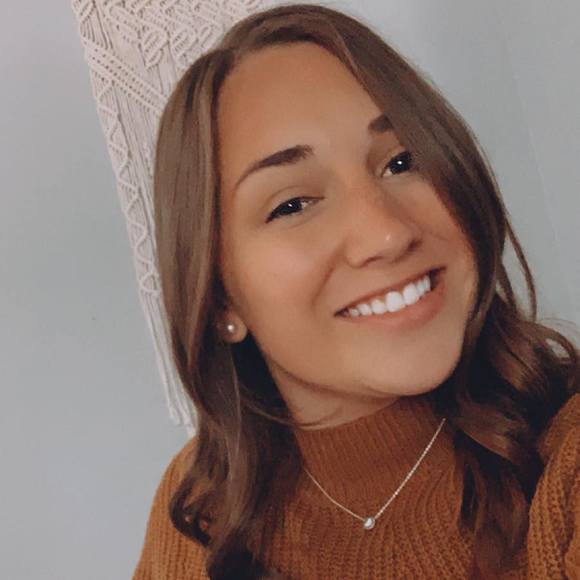 Profile Picture of Julia Hamlin (@j_hamlin) on Poshmark