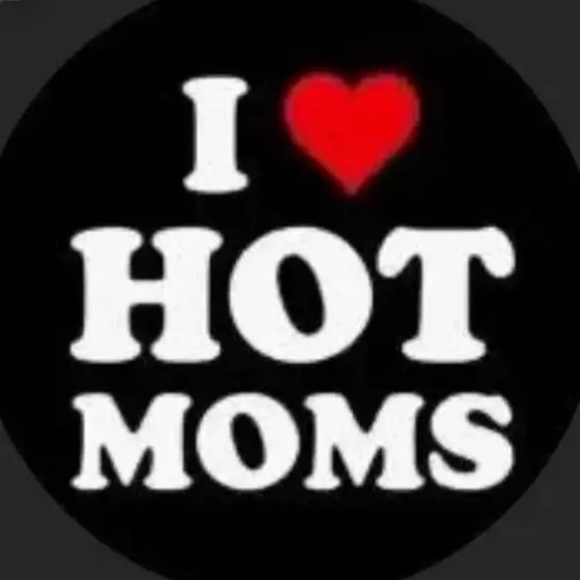 Profile Picture of Juliana Espinal (@juliana_espinal) on Poshmark