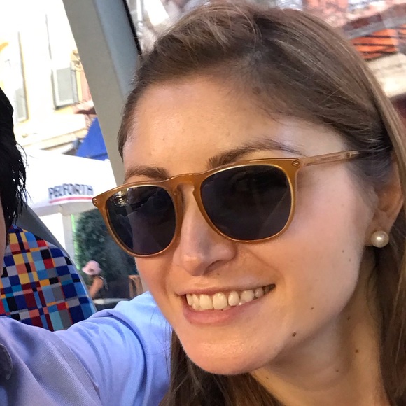 Profile Picture of Eloisa Gil (@elogv123) on Poshmark