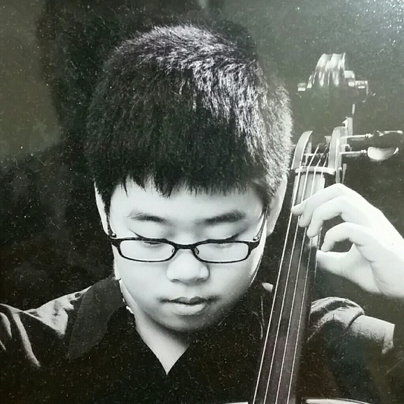 Profile Picture of Dong Baek (@dsbaek) on Poshmark