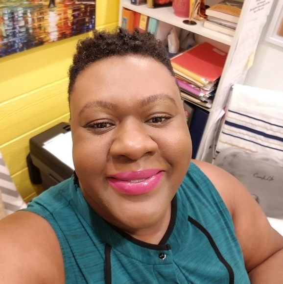 Sandra Garcon - Poshmark Profile Picture of Sandra Garcon (@apoetspraise) on Poshmark