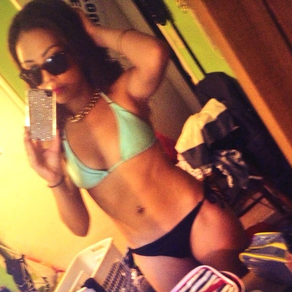 Profile Picture of Daniela Campos (@queenmaxine12) on Poshmark
