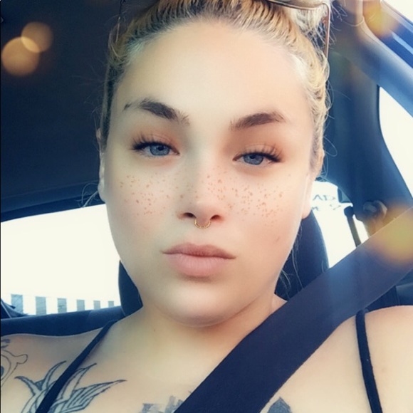 Profile Picture of Violet Winters (@bhadlilshawty) on Poshmark