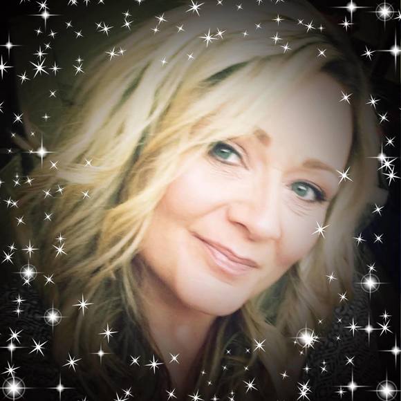 Profile Picture of Tracy Rudolf (@tracyrudolf) on Poshmark
