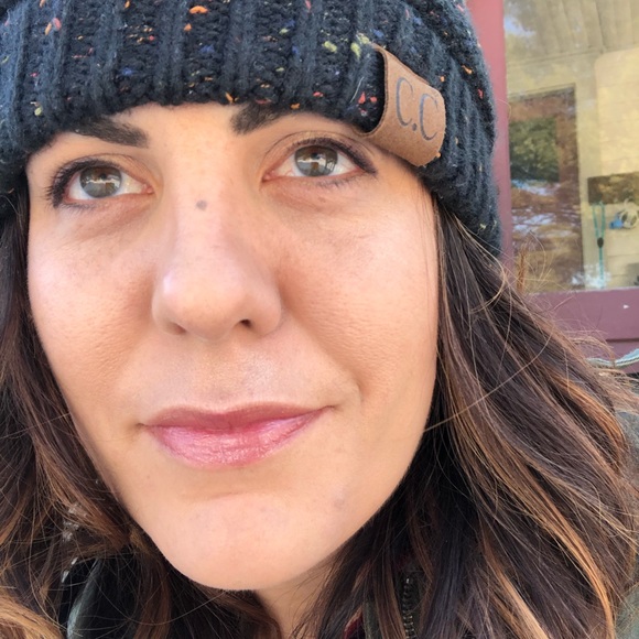 Profile Picture of April Gnadt (@agnadt) on Poshmark