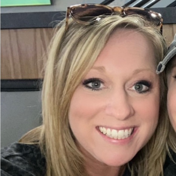 Profile Picture of Alyssa Daylong (@adaylong) on Poshmark