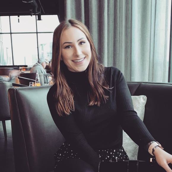 Profile Picture of Tia Fraatz (@pnwsparkle) on Poshmark