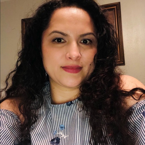 Profile Picture of Arely Sanchez (@are0910) on Poshmark