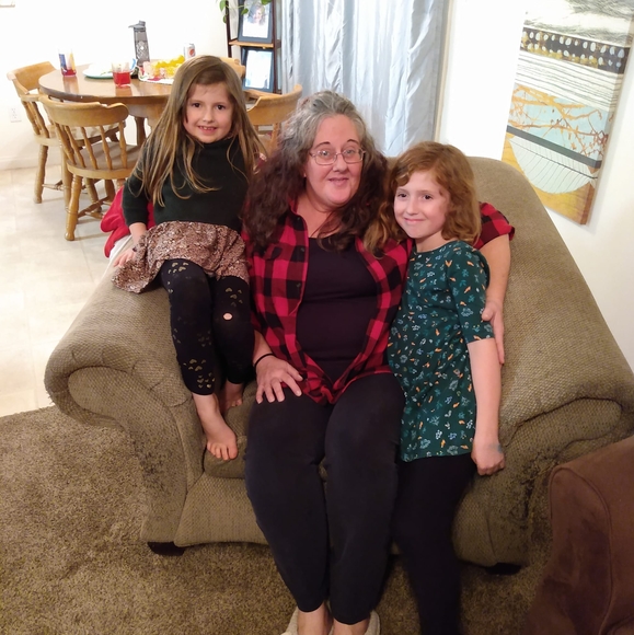 Profile Picture of Laura Zawisza (@laurazawisza2) on Poshmark