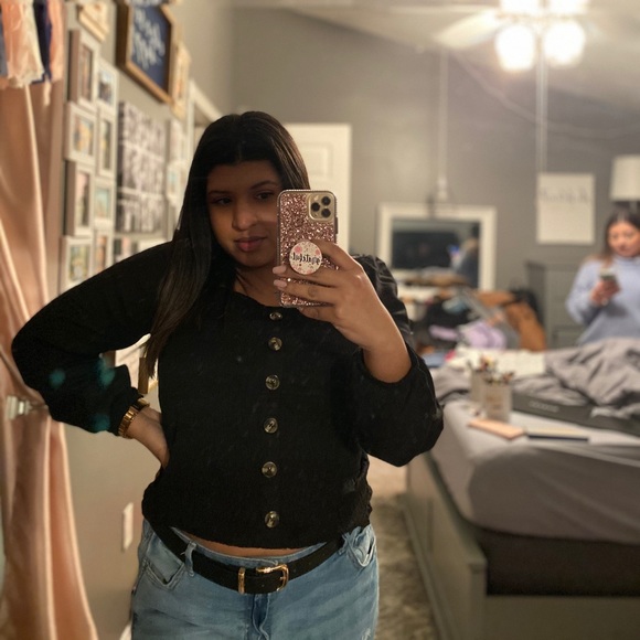 Profile Picture of Brianna Valerio (@briannav8283) on Poshmark