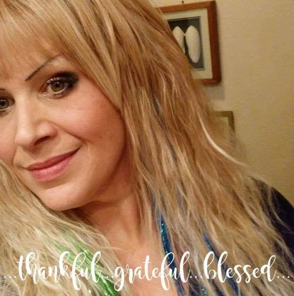 Profile Picture of Amy Irvine (@amynrob509) on Poshmark