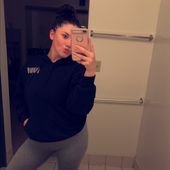 Profile Picture of Meaghan Scheller (@meaghanscheller) on Poshmark