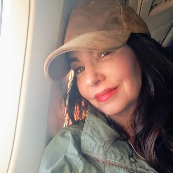 Profile Picture of Julie Carter (@julie654) on Poshmark