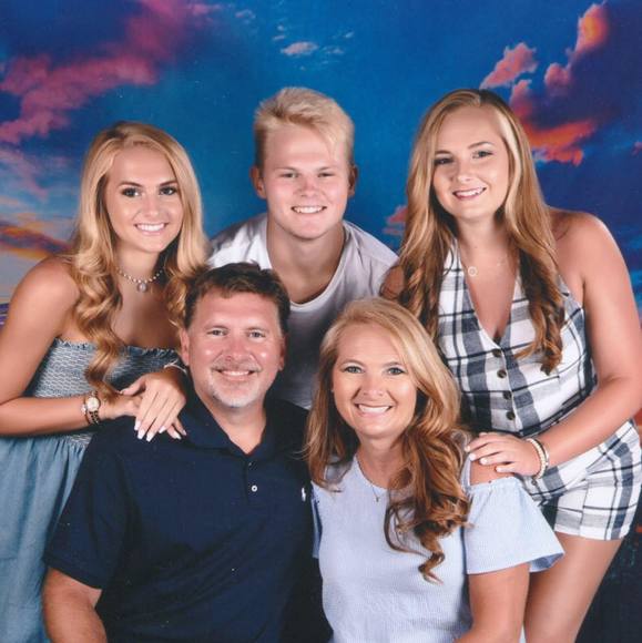 Profile Picture of Michelle Matthews (@michellem8685) on Poshmark