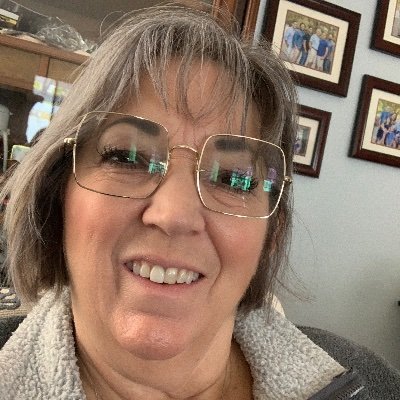 Profile Picture of Sandi Simon (@SandiSimon17) on Twitter