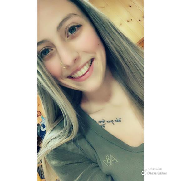 Profile Picture of Taylor Rhoades (@pinktaytay50) on Poshmark