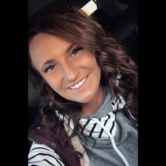 Profile Picture of Emily Pasker (@emmypasker) on Poshmark