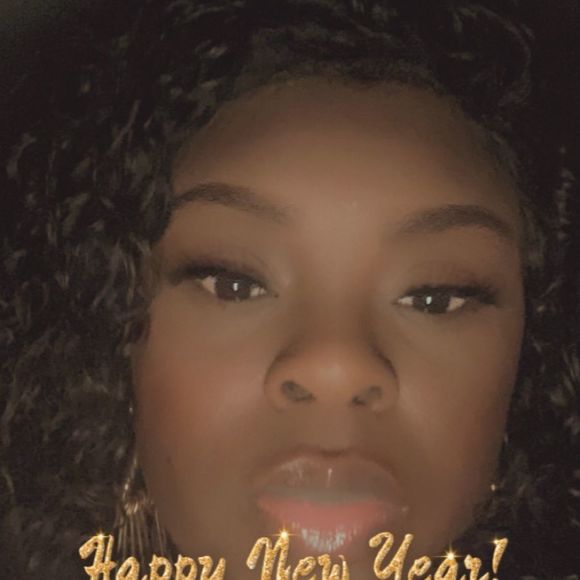 Profile Picture of Shawntia-tata Mcleish (@shawntiadavs) on Poshmark