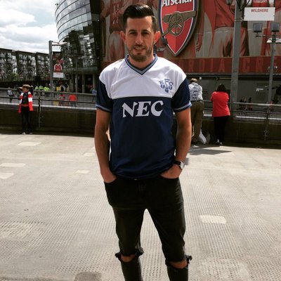 Profile Picture of Robert Cole (@robbiehino) on Twitter