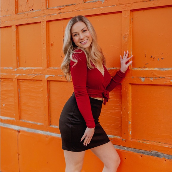 Profile Picture of Elizabeth Hertel (@e_hertel) on Poshmark