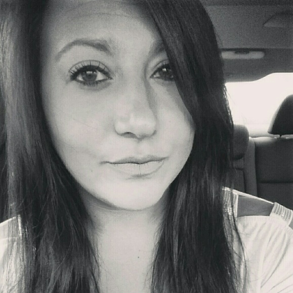 Profile Picture of Jill Hamer (@jillhamer) on Poshmark
