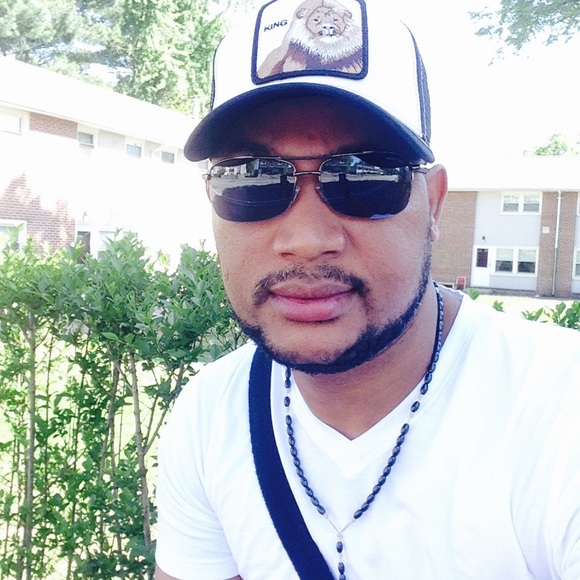 Profile Picture of Carlos Capellan (@5083459299) on Poshmark