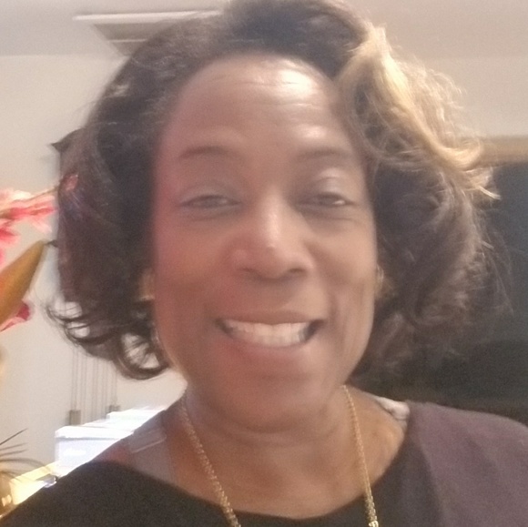 Profile Picture of Bonnie Collins (@bicollins2021) on Poshmark