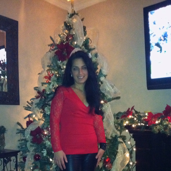 Profile Picture of Lisa Cunningham (@lisamaria1019) on Poshmark