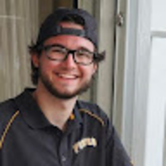 Profile Picture of Matthew Hooper (@mhooper1905) on Poshmark