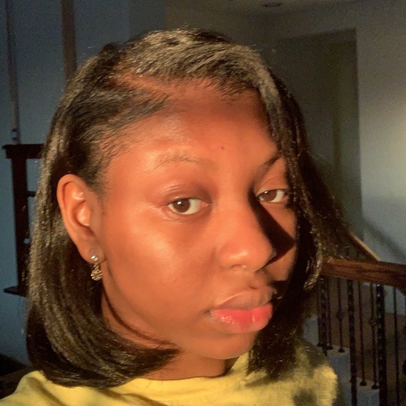 Profile Picture of Isabelle Leger (@ixabelleee) on Poshmark