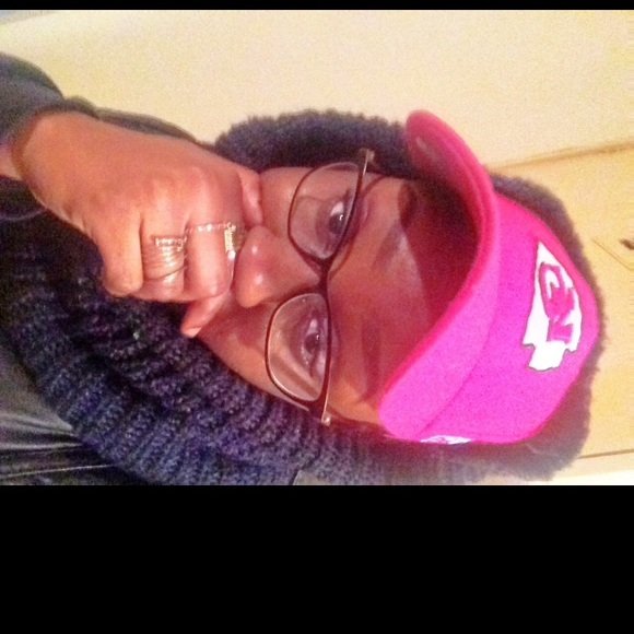 Profile Picture of Savannah Jones-blinker (@savannnahjb) on Poshmark
