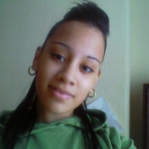 Profile Picture of Laura Chisholm (@mr5b3nn3tt) on Myspace