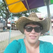 Profile Picture of Lisa Tomaszewski (@AuntSassy91) on Twitter