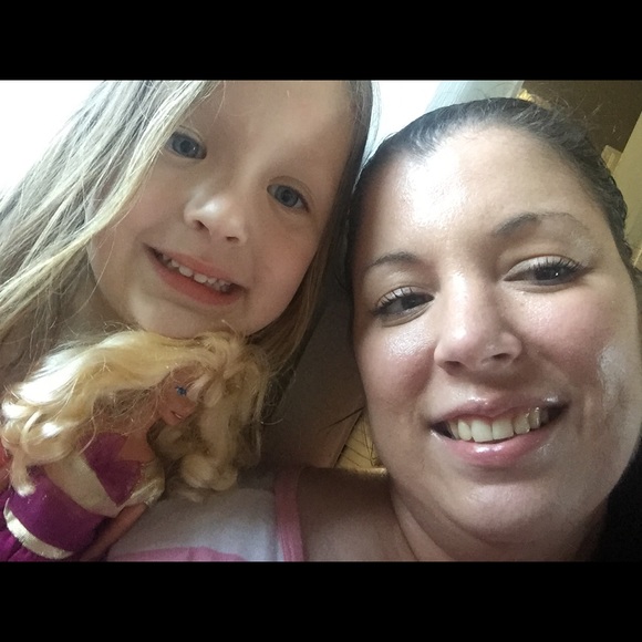 Profile Picture of Kristianna Rebbert (@kristimixie) on Poshmark