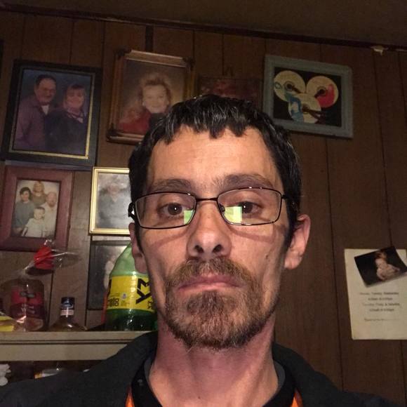 Profile Picture of Robert Howell (@rmhj0177) on Poshmark