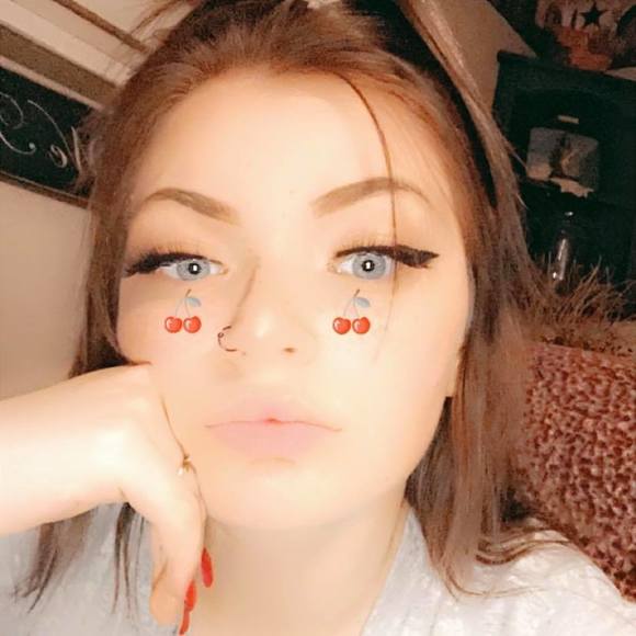 Profile Picture of Kassie Guiler (@kassielynn2014) on Poshmark