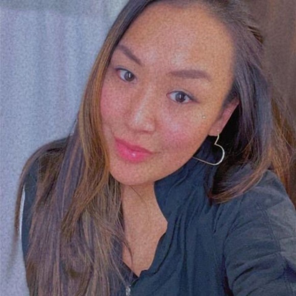 Profile Picture of Amanda Sage (@amandasage727) on Poshmark