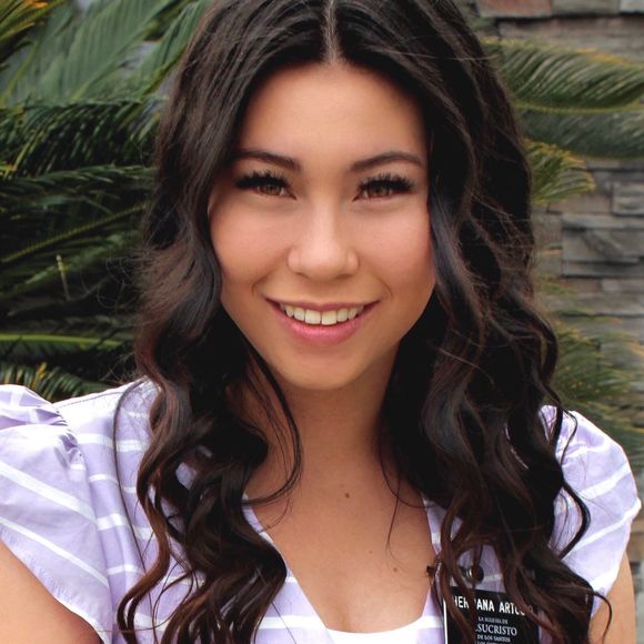 Profile Picture of Lili Artusio (@liliartusio) on Poshmark