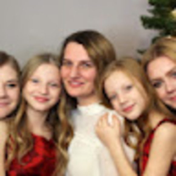 Profile Picture of Malgorzata Skowronski (@gosiaskowronski) on Poshmark