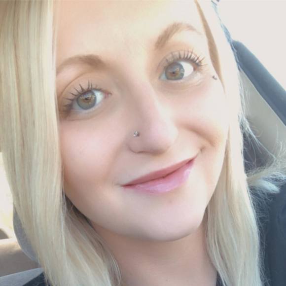 Profile Picture of Danielle Dawson (@danielled814) on Poshmark