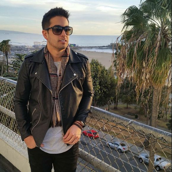 Profile Picture of Zachary Dumont (@dapperdumont) on Poshmark