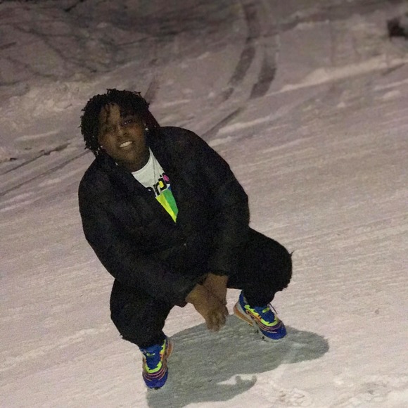 Profile Picture of Jamesha Moore (@jamesha_moore) on Poshmark