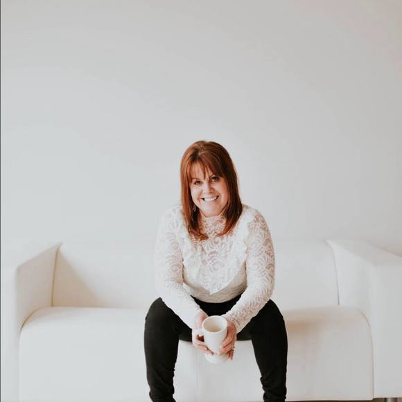 Profile Picture of Karey Maniscalco (@karey_farwell) on Poshmark